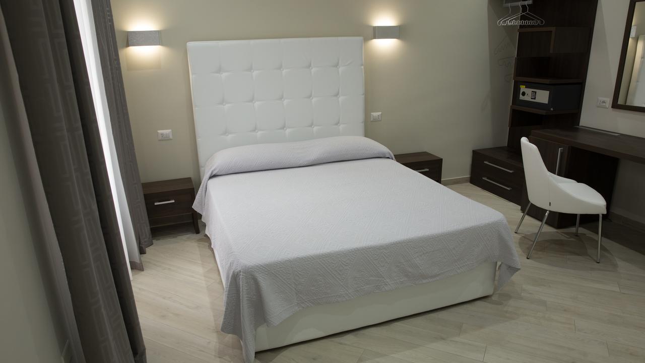 Venustas Roma Hotel Bagian luar foto