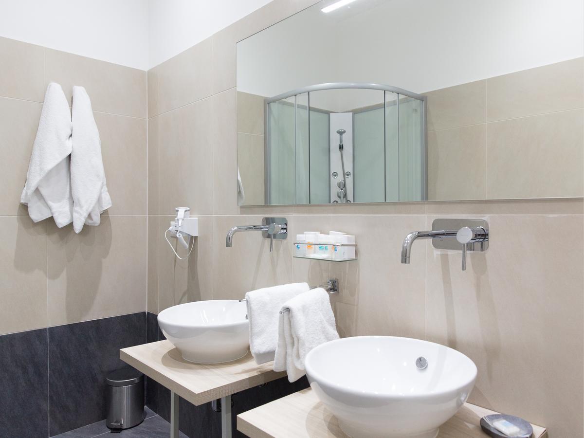 Venustas Roma Hotel Bagian luar foto