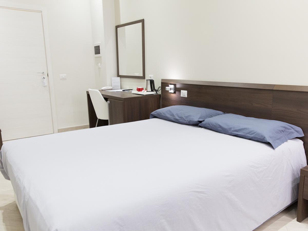 Venustas Roma Hotel Bagian luar foto