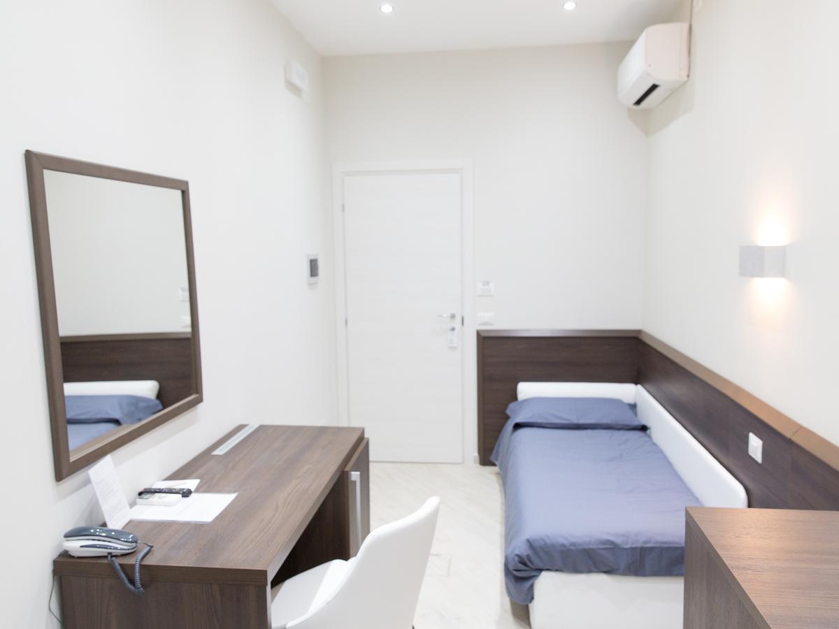 Venustas Roma Hotel Bagian luar foto