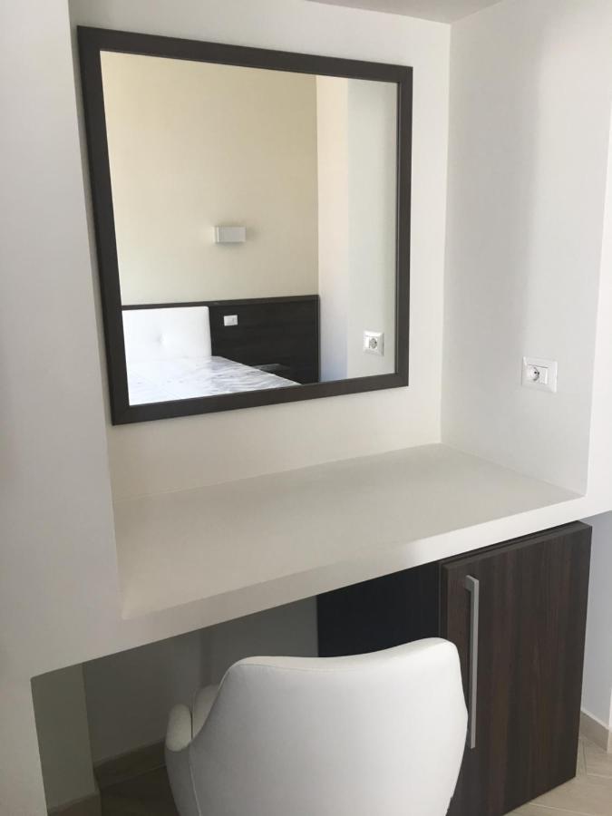 Venustas Roma Hotel Bagian luar foto